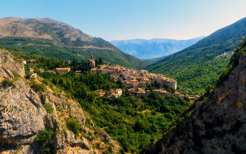 Anversa degli Abruzzi, das Dorf von Escher