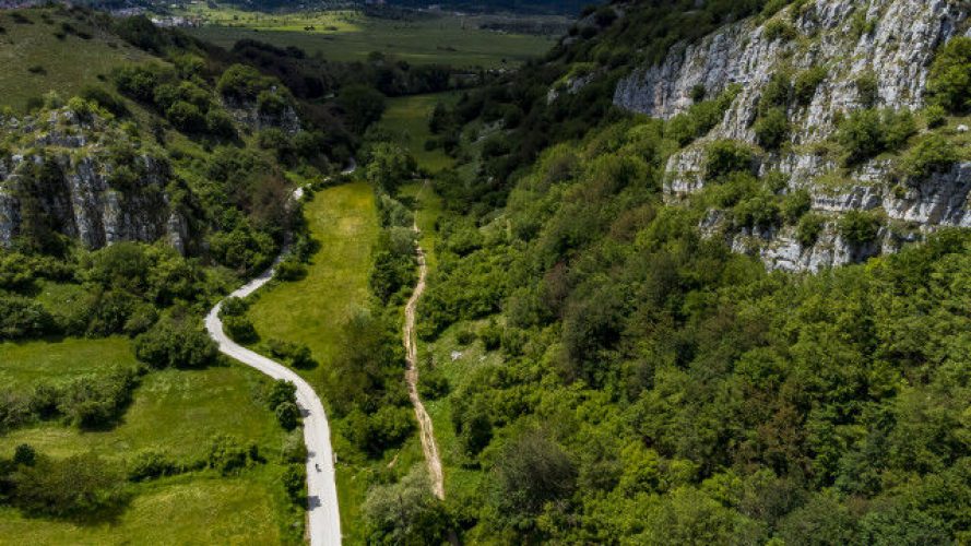 Zwischen Ovindoli und der Hochebene der Rocche