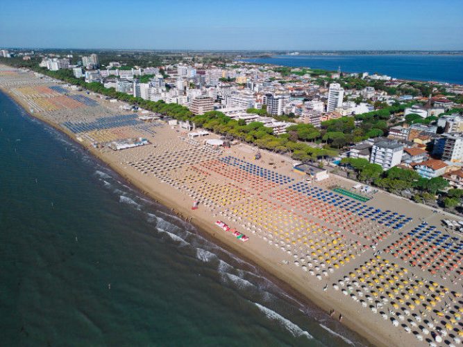 Entdecken Sie Lignano Sabbiadoro: zwischen Hafen, goldenen Stränden und Panoramafahrten mit dem Fahrrad