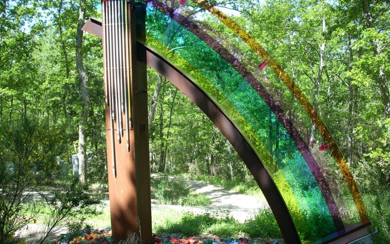 L’opera Rainbow Crash di Federica Marangoni al Parco Sculture del Chianti