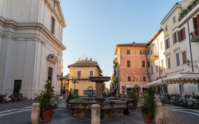 Castel Gandolfo, bezaubernde Gassen und ein Sommerpalast über dem Vulkansee