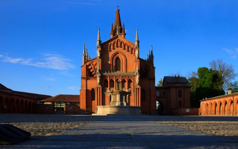 Zwischen den Burgen, versteckten Wegen und Weinen des Roero