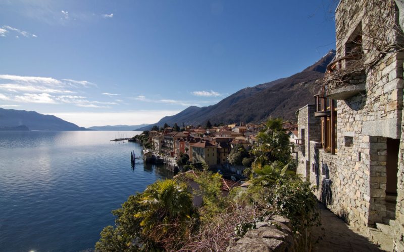 Am Lago Maggiore, Cannobio und Cannero Riviera: das Orange der Flaggen und das der Zitrusfrüchte