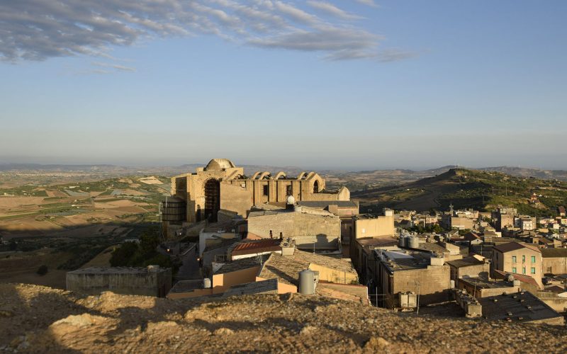 Veduta di Naro con il vecchio duomo