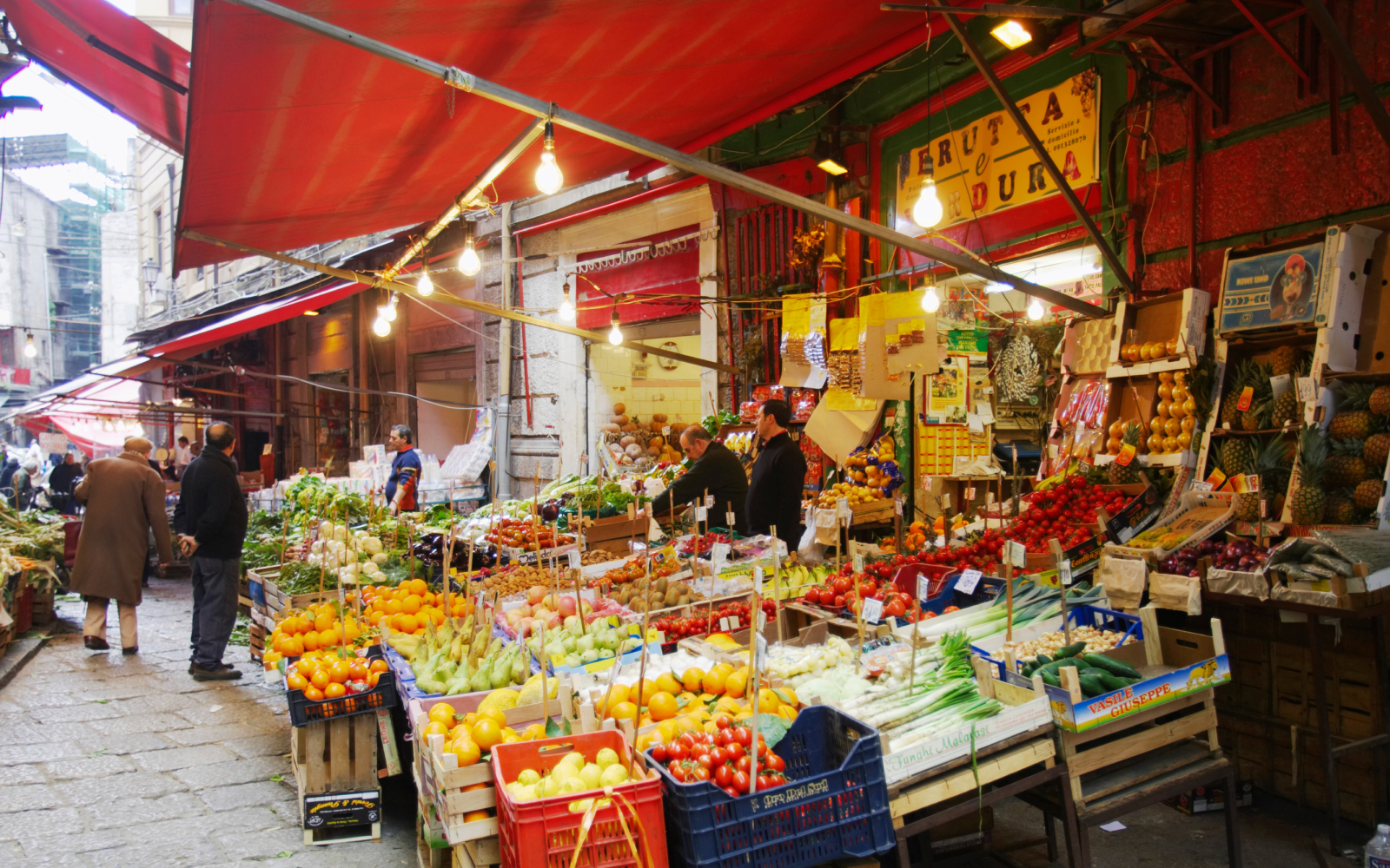 Visiting Palermo: the Vucciria Market - Italia.it