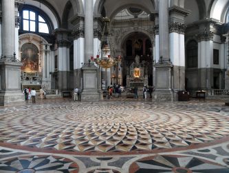 interno-della-basilica-della-madonna-della-salute-venezia-veneto.jpg