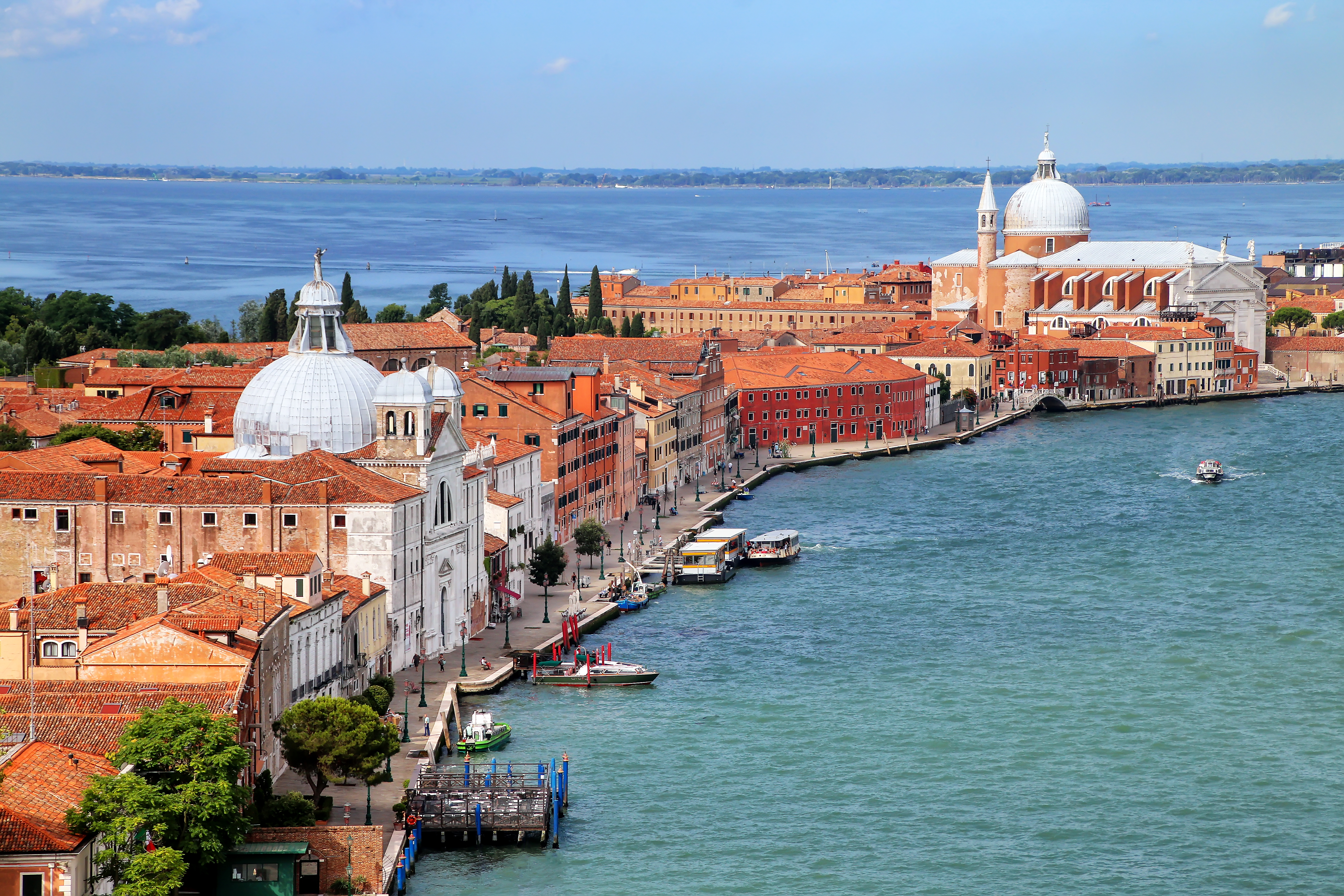 https://www.italia.it/content/dam/tdh/en/destinations/veneto/venezia/isola-della-giudecca/media/20220504125326-isola-della-giudecca-veneto-shutterstock-1263486223.jpg