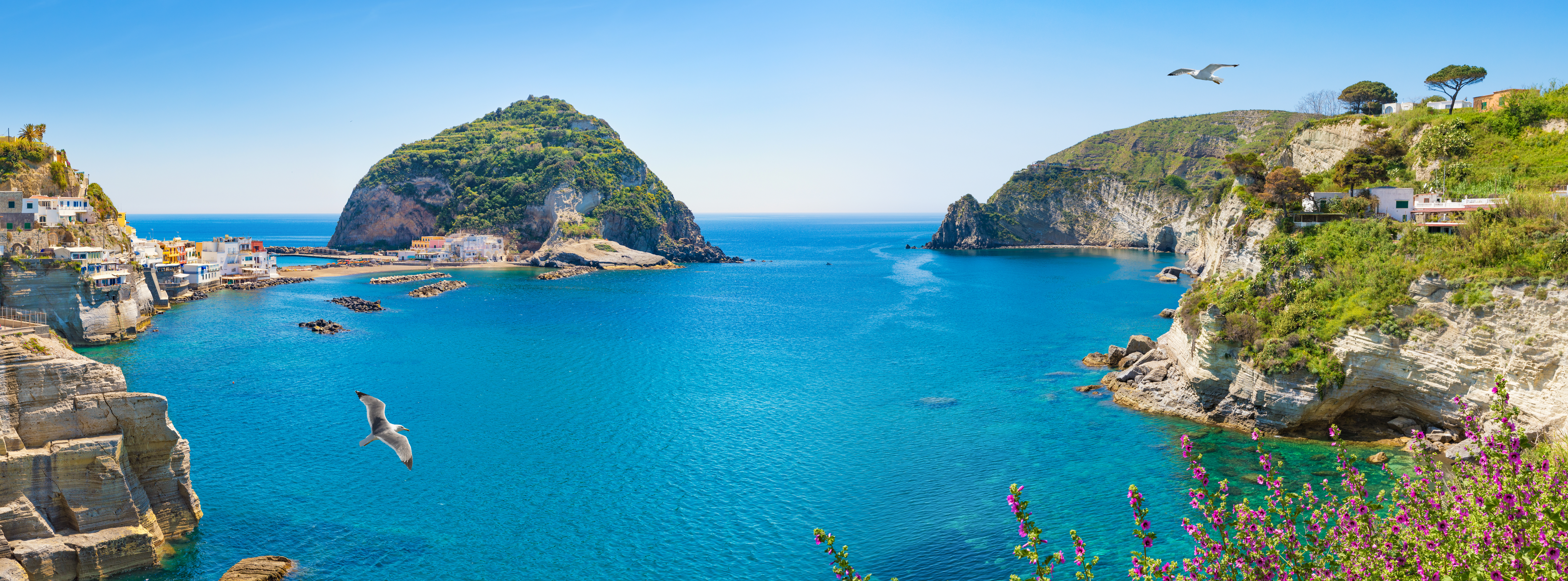 https://www.italia.it/content/dam/tdh/en/interests/campania/i-sentieri-di-ischia/media/20210302193822-ischia-shutterstock-1340428505.jpg