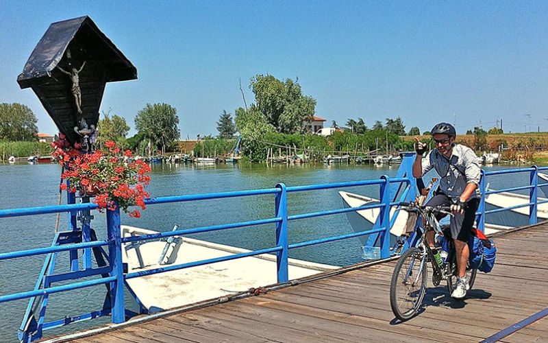 The Santa Giulia pontoon bridge