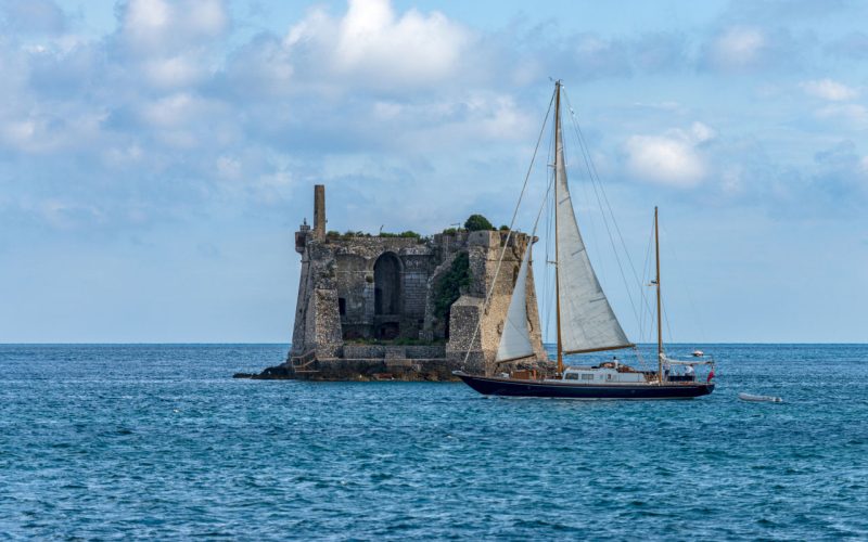 sailing boat excursions liguria