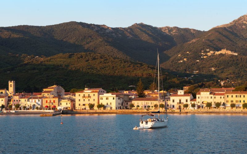 sailing boat excursions toscana