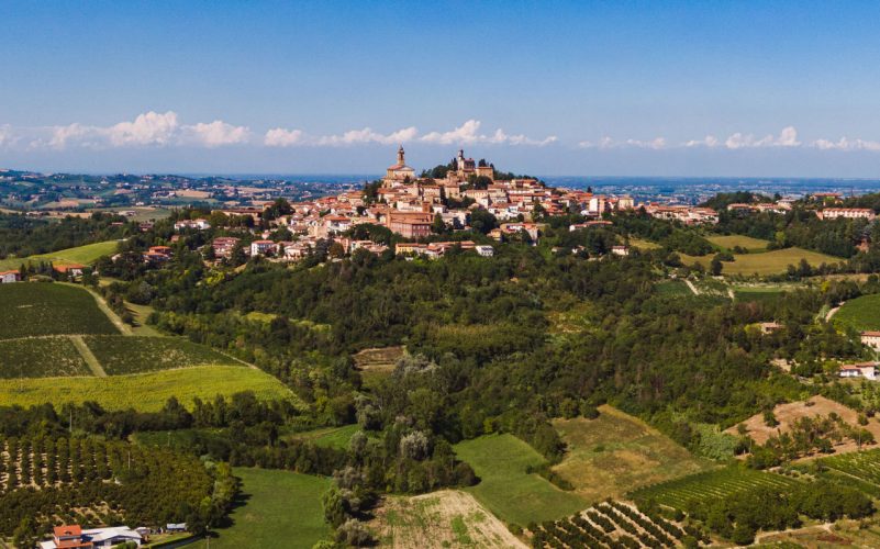 A stage with a view in Monferrato