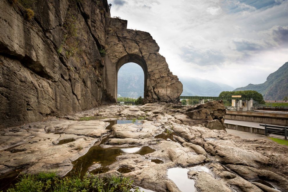 Roman Road In Donnas Aosta Valley Italia it Roman Road In Donnas Aosta Valley Italia it