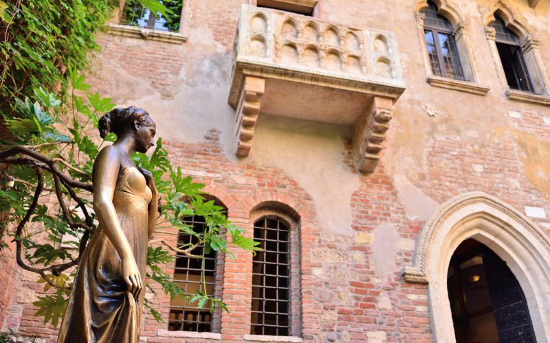 Statue of Juliet in Verona