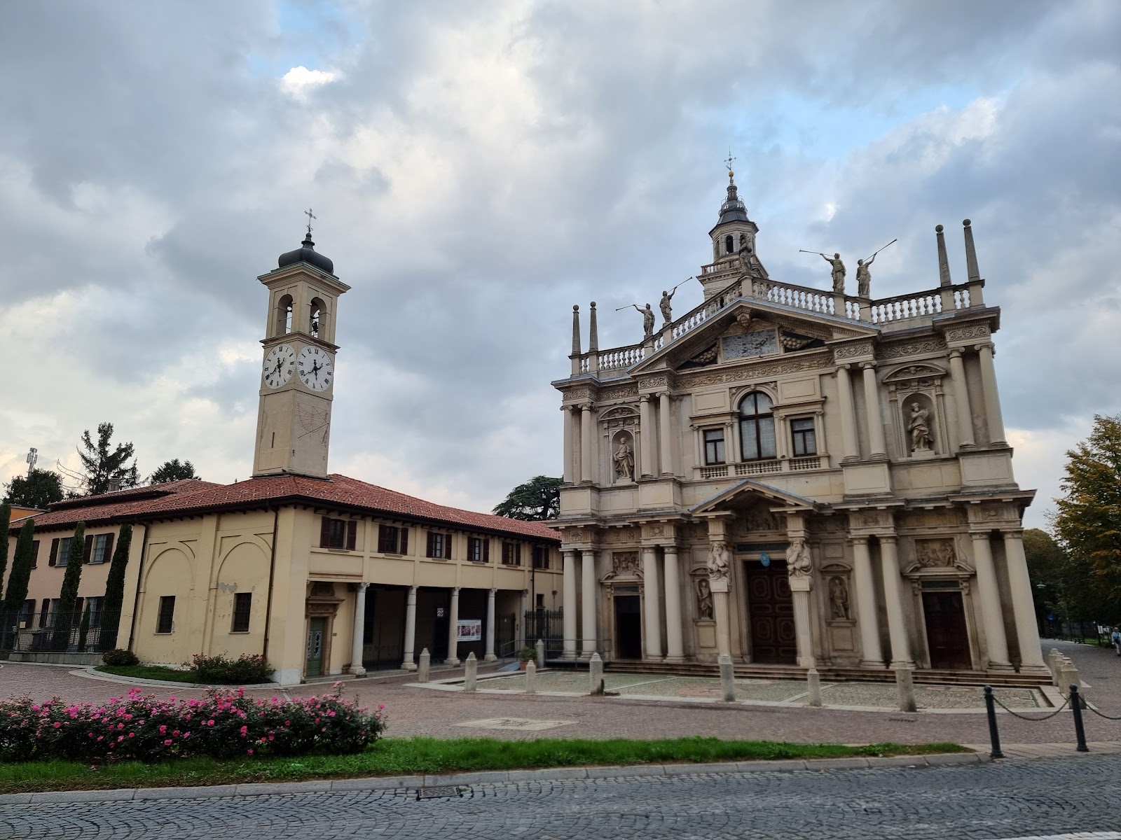 Santuario de la Santísima Virgen de los Milagros, Saronno Italia.it