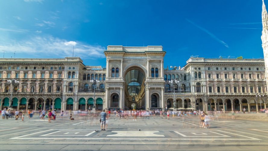Veduta della Galleria Vittorio Emanuele II da piazza del Duomo