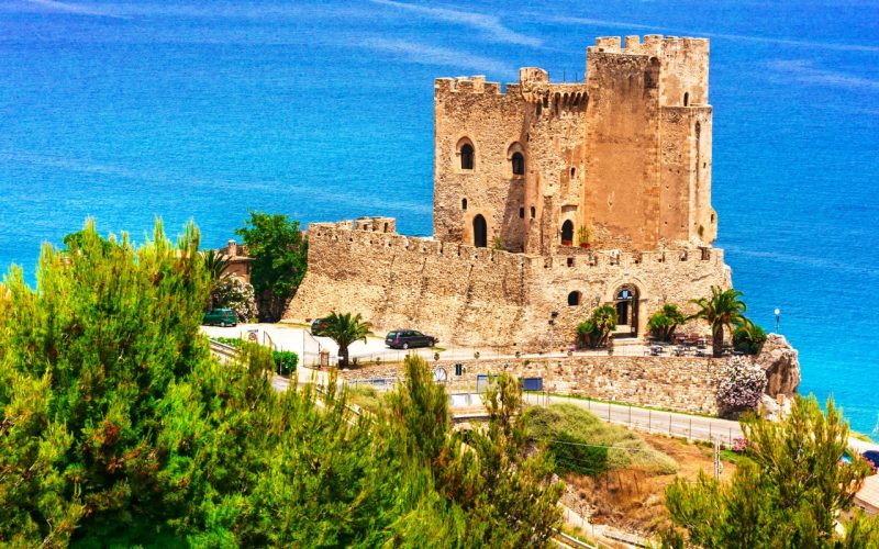 Roseto Capo Spulico: el castillo con vistas al mar Jónico