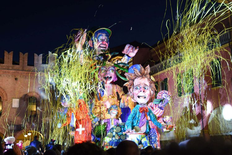 Carro allegorico al Carnevale di Cento - Emilia Romagna