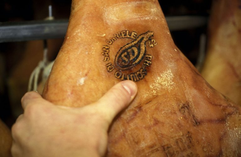 Marchio su un prosciutto San Daniele
