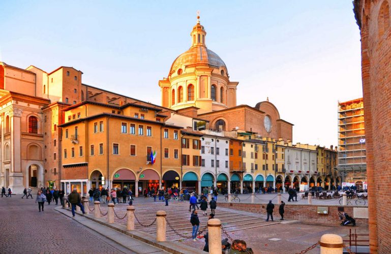 Piazza delle Erbe - Mantova, Lombardia