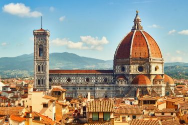 Foto della veduta della città di Firenze con la cupola del Duomo Santa Maria Del Fiore.