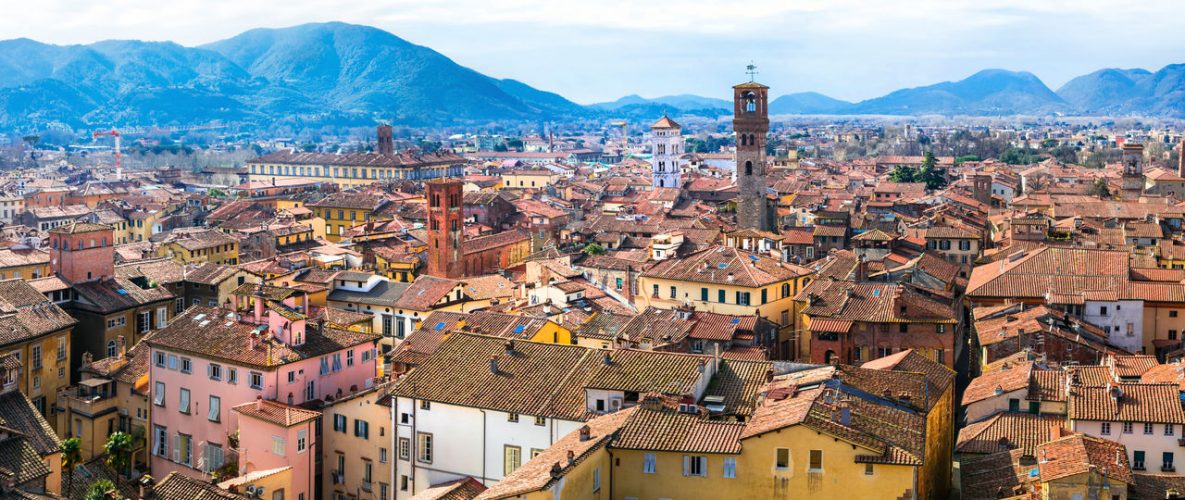 Foto della veduta della città di Lucca.