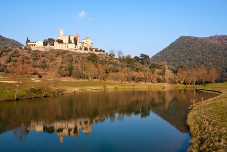 Antognolla - Perla perugina alle pendici dell’Castello di Antognolla: con la sua magnificenza domina l’intero green