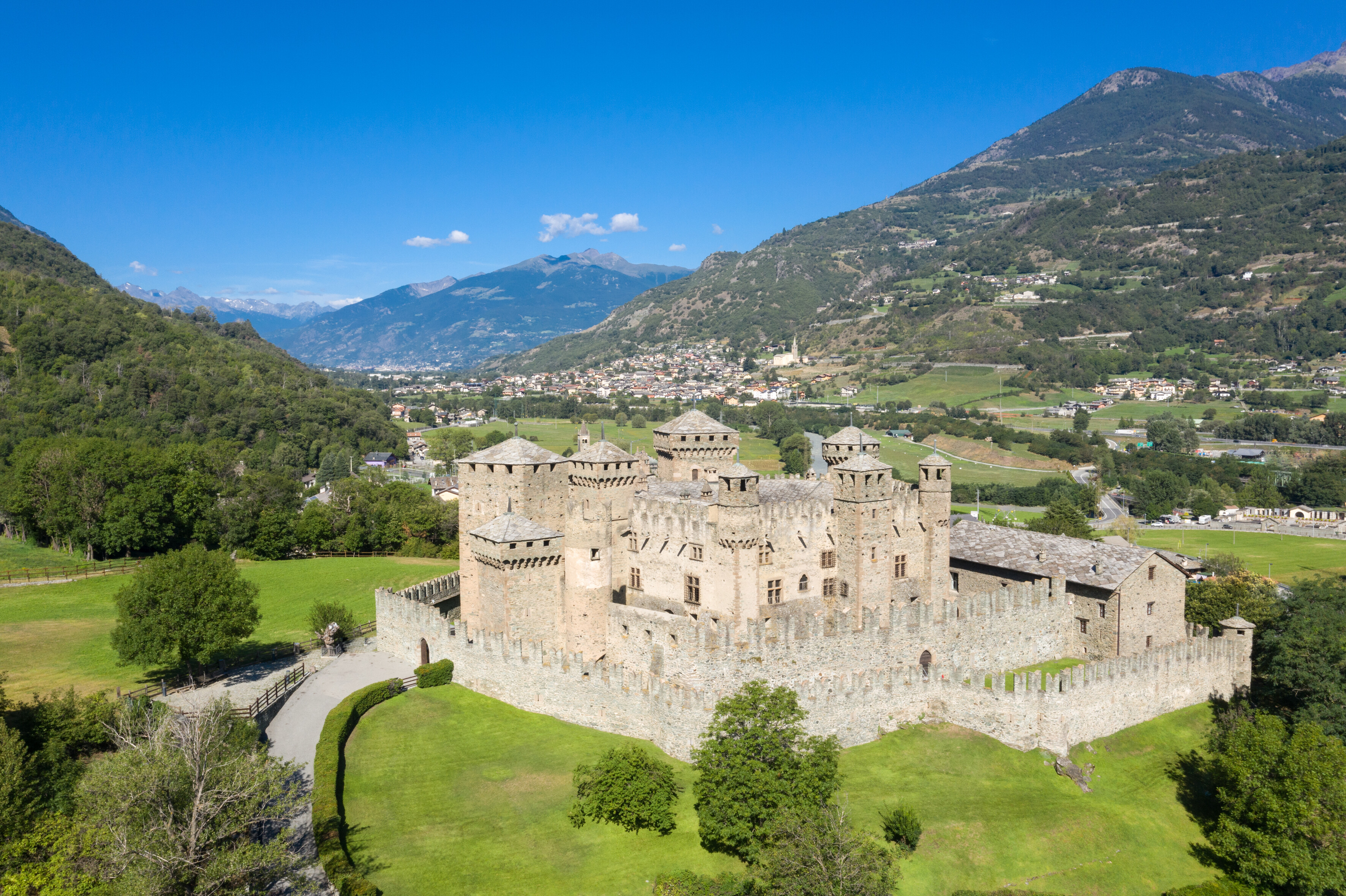 Castillo de Fénis: qué visitar en Valle de Aosta 