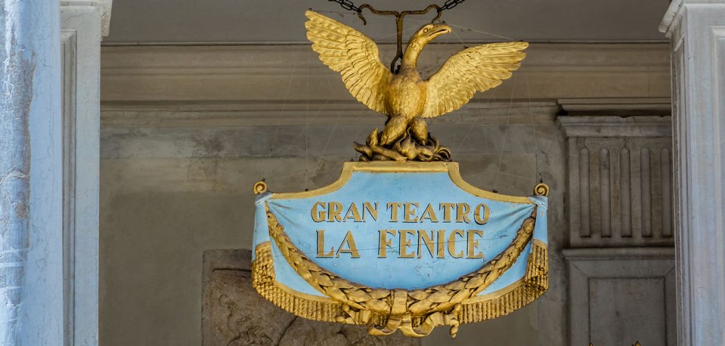 Foto dellingresso del Teatro La Fenice Venezia.