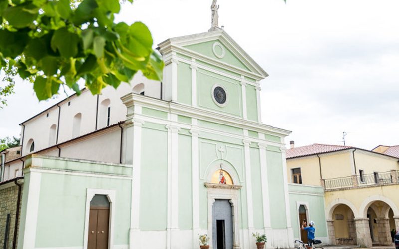 Arrivée à Cercemaggiore devant le sanctuaire de Santa Maria della Libera
