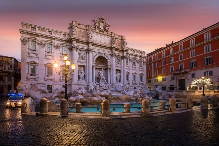 Fontana di Trevi al tramonto