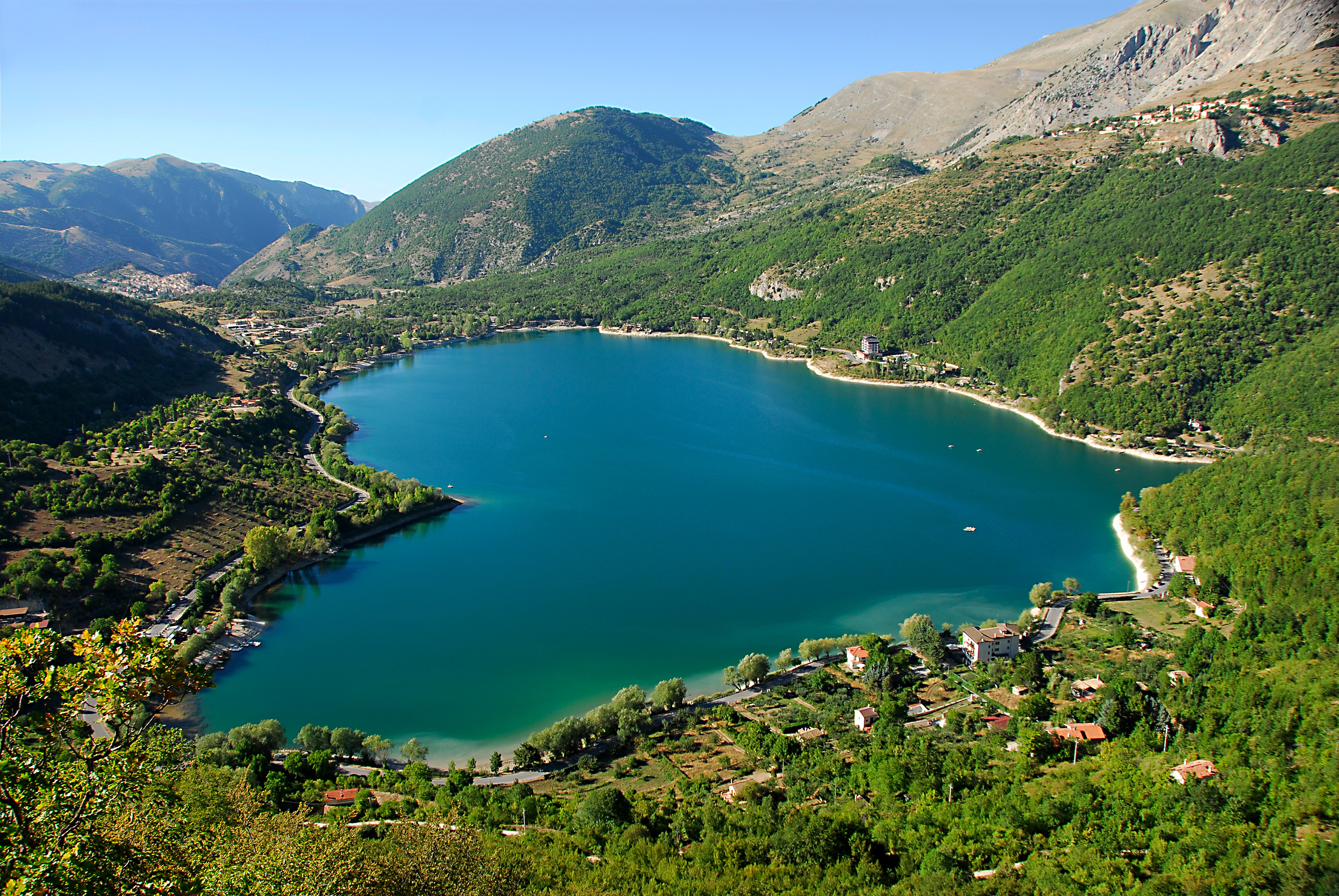 lago a forma di cuore abruzzo
