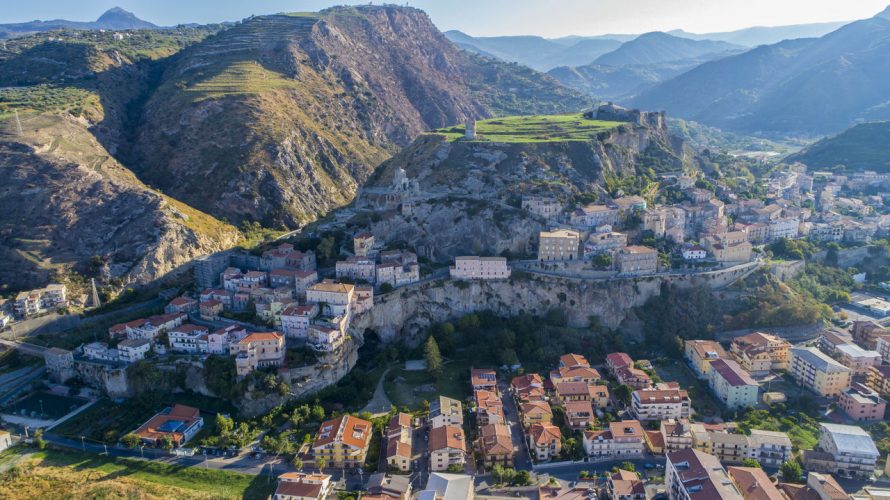 Le Clarisse and Palazzo Carratelli