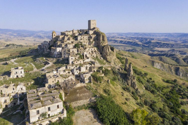 Verso Craco, attraversando il paesaggio lunare dei Calanchi
