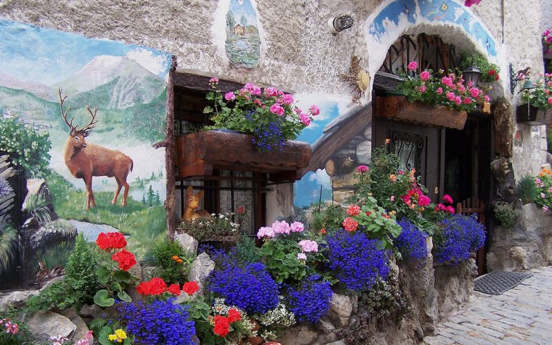 Casa tradizionale in legno e pietra a Usseaux