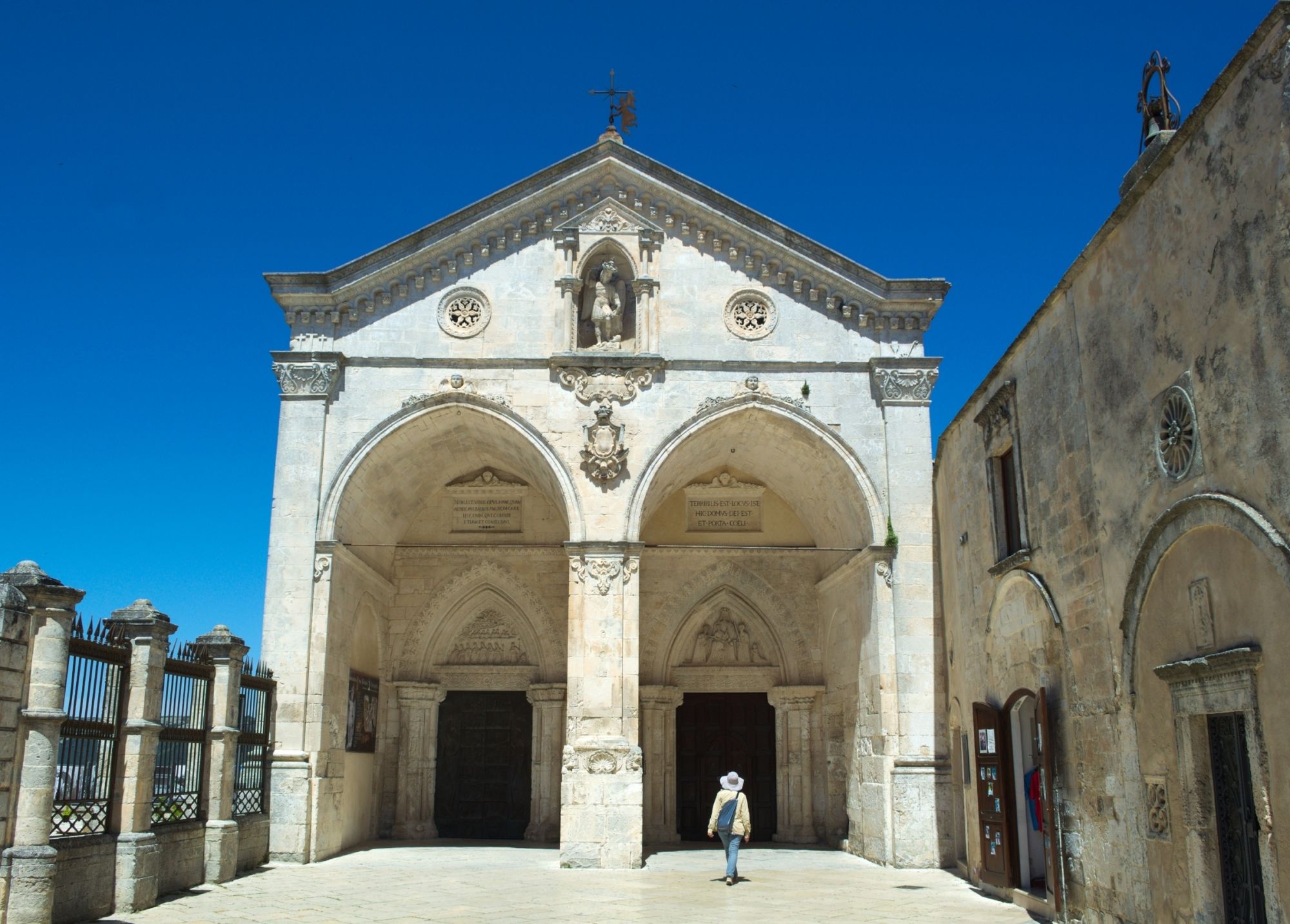 Santuario S Michele Arcangelo Puglia Santuario di San Michele Arcangelo - Italia.it
