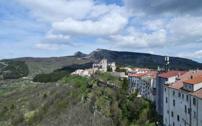 Desde Castel di Sangro a Pescolanciano, entre los Abruzos y Molise