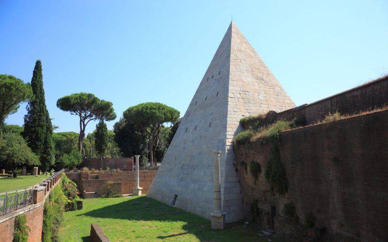 Piramide Caio Sesto