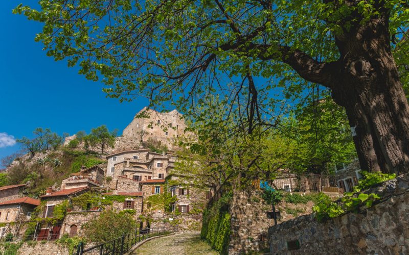 Castelvecchio di Rocca Barbena