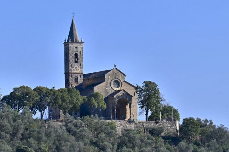From Montegrazie to the village of Moltedo
