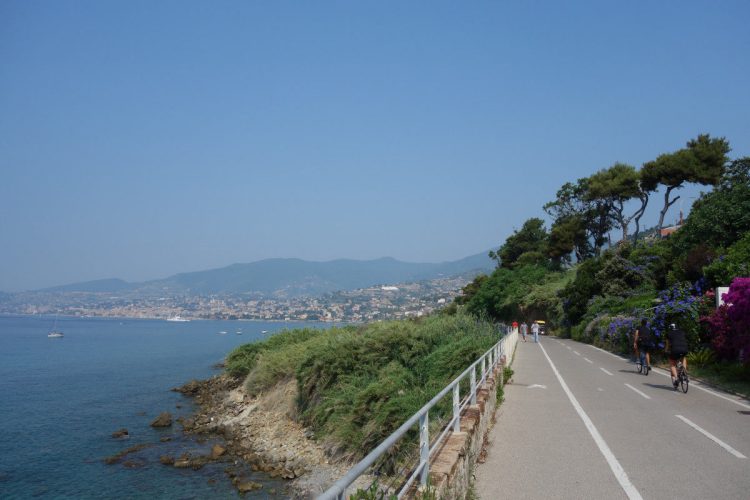 From Imperia-Porto Maurizio to Imperia-Oneglia