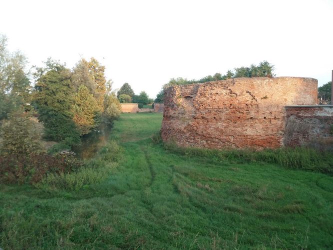 4.1_arginelli_mura_castello.jpg