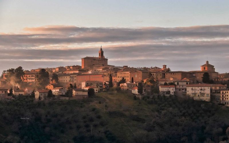 Montecarotto, tra antichi mestieri e colline del Verdicchio