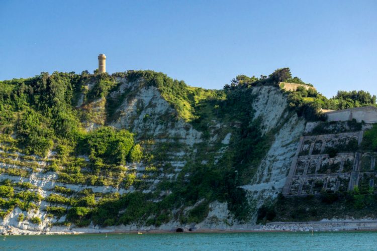 I fari di Ancona: due luci sul golfo della città