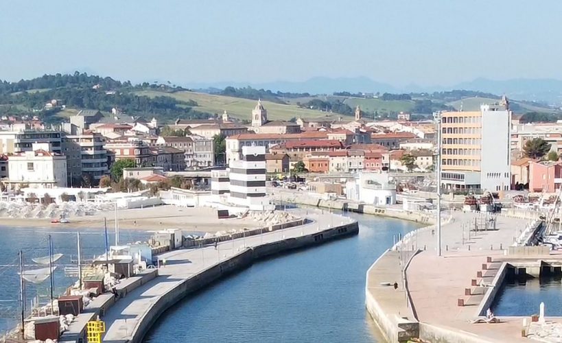 Il faro di Senigallia: una passeggiata fino al mare