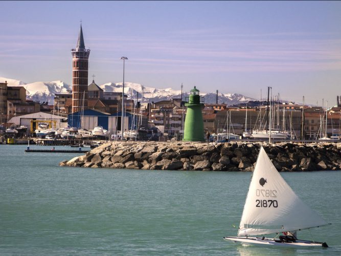 Il faro di Cristo Re a Civitanova Marche: la luce che parla alla città
