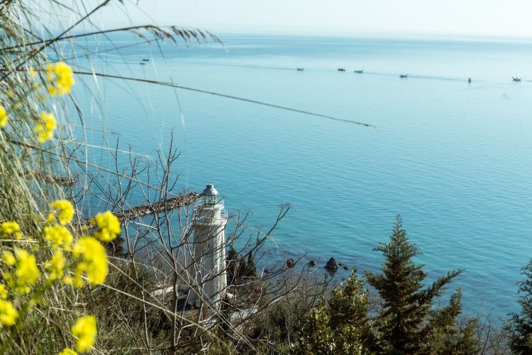 Il faro di Pedaso: vedetta sulla Riviera delle Palme