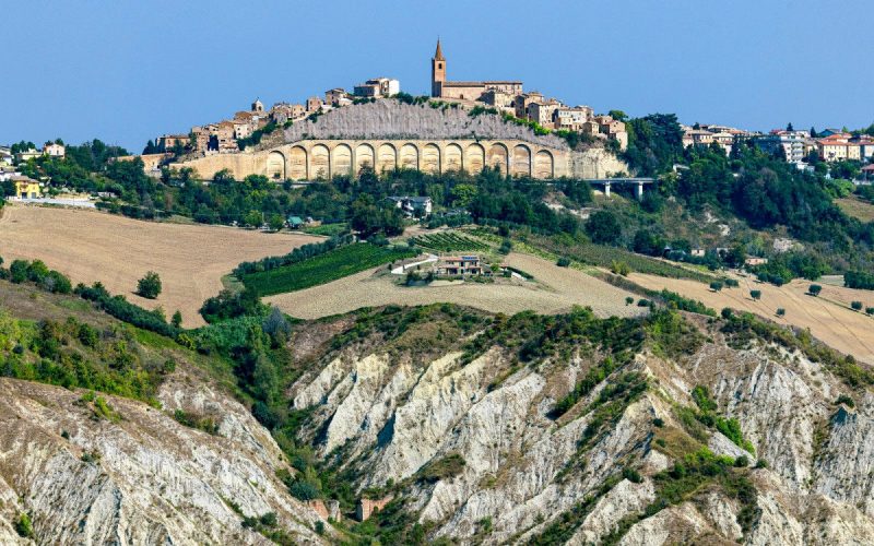 Castignano, hunting for the Templars and the numerous symbols present among the streets and buildings of the village