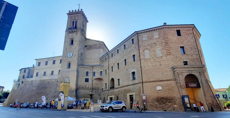 Quadri naturali della campagna di San Costanzo, con ampie vedute del Mare Adriatico