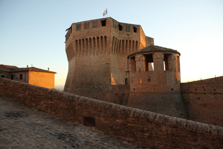 Mondavio e le terre Roveresche: architettura militare e antichi castelli sui colli